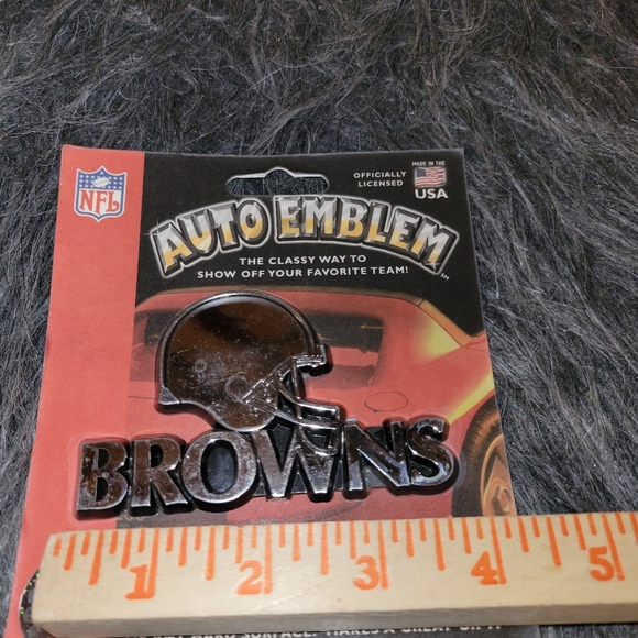 Cleveland Browns 2000 Metallic   Auto emblem With Adhesive Back - Picture 3 of 4